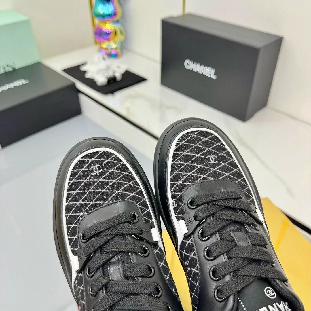 👟👟Ex-factory price 620👟👟High quality! ! ! CHANEL Chanel 25A latest thick-soled casual sports shoes. The counter is synchronized. The counter is very popular. It is a shoe that is very difficult to buy. The most popular thick-soled casual shoes on the Internet. As you can imagine, the most popular thick-soled casual shoes can not be missed. It has both good looks and comfort. Simple and versatile. The thick sole increases the height and is super versatile. Whoever wears it will look better. Upper: cowhide stitching. Lining: breathable mesh. Outsole: TPU original outsole. Size: 35-41 👉